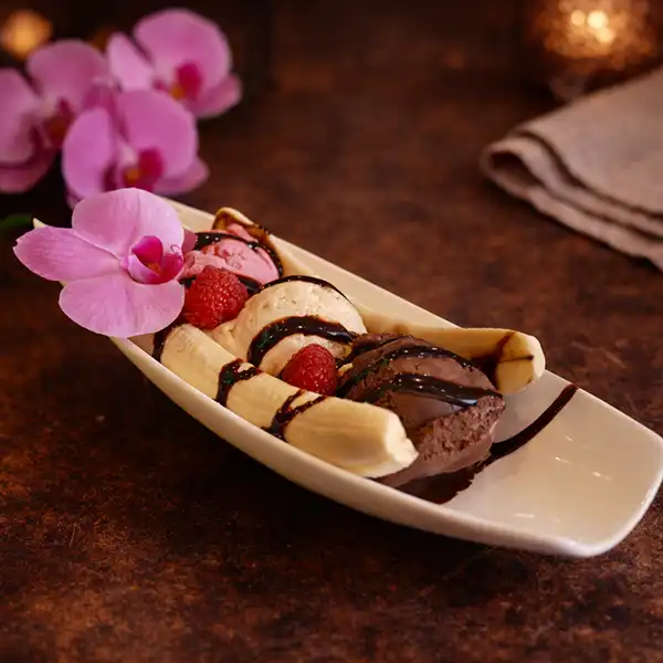 Banana Split dessert Mae Thai River Stockholm