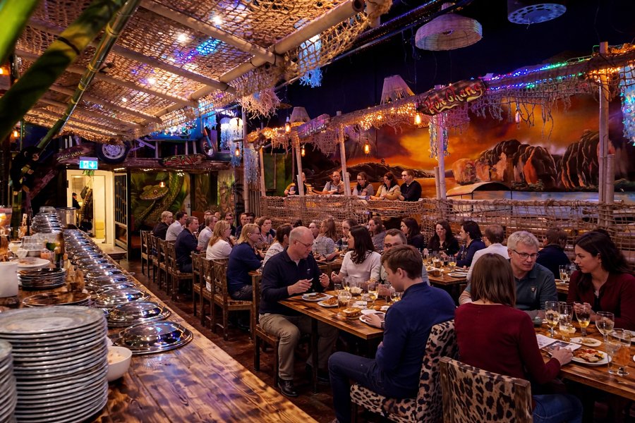 Thai restaurant in central Stockholm with popular lunch buffet and jungle-style interior, filled with guests enjoying Thai food